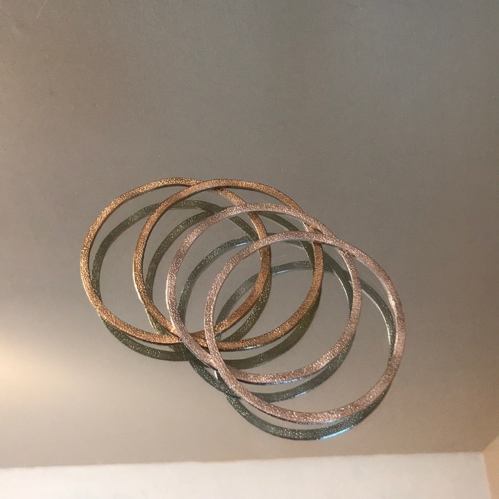 Set of 4 bangles - like new - gold and silver
